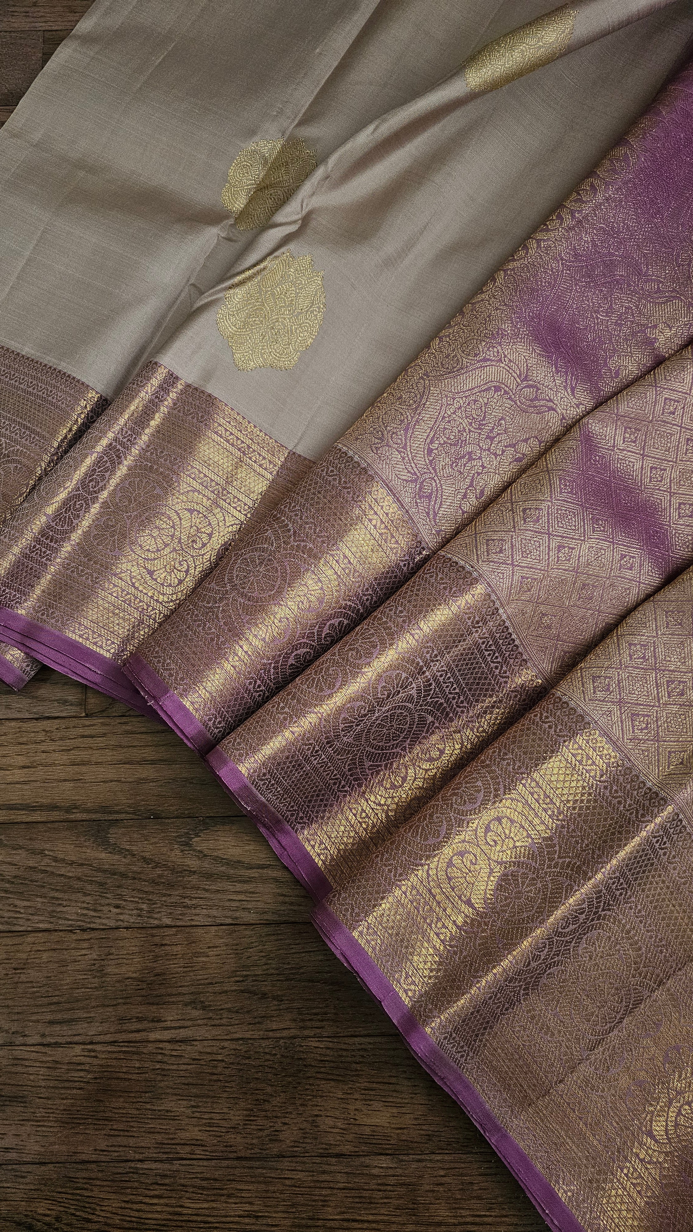 A unique Grey Kanchipuram Pattu with a light lavender blouse and border