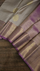 A unique Grey Kanchipuram Pattu with a light lavender blouse and border