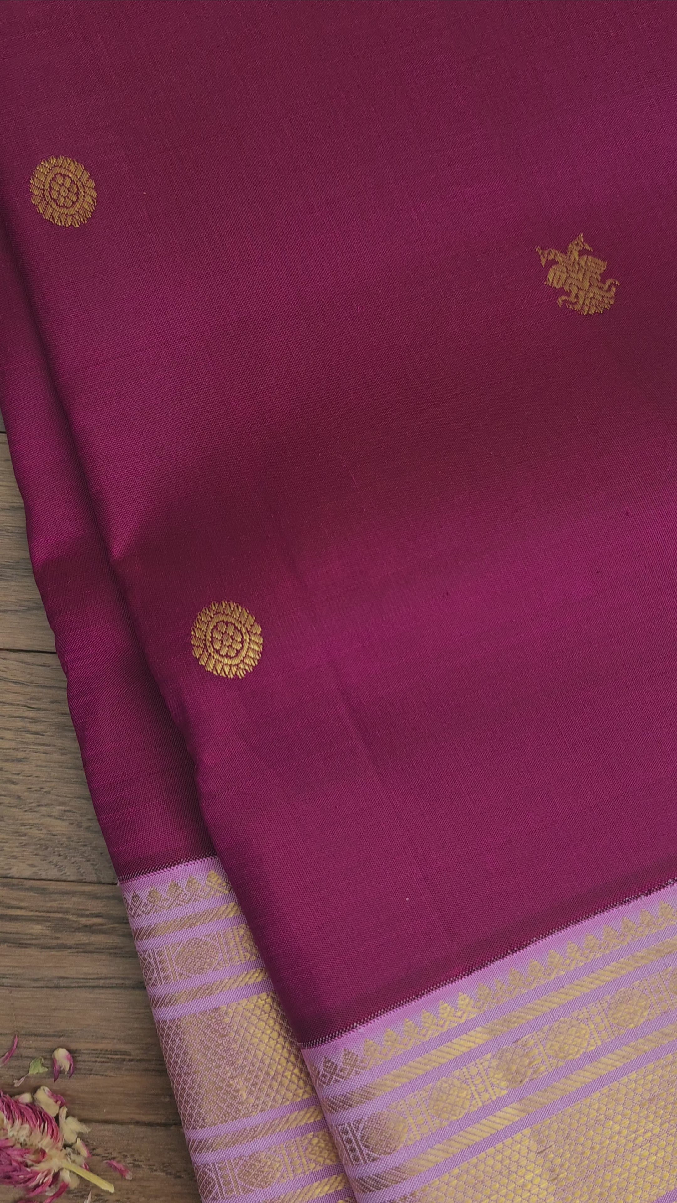 Beautiful Purple Korvai kanchipuram with a lavender border and blouse