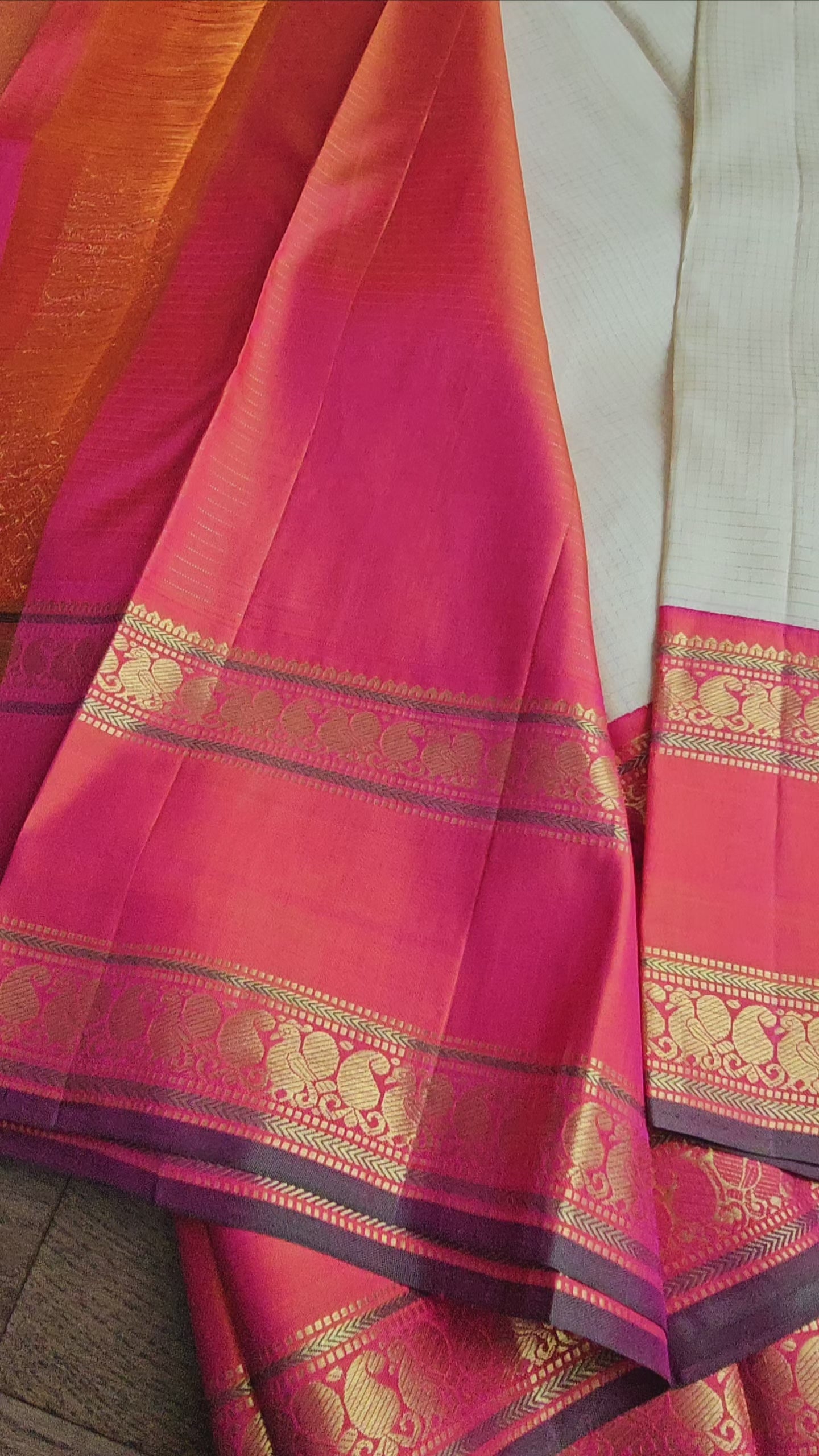 Ivory vaira oosi with korvai coral border and blouse