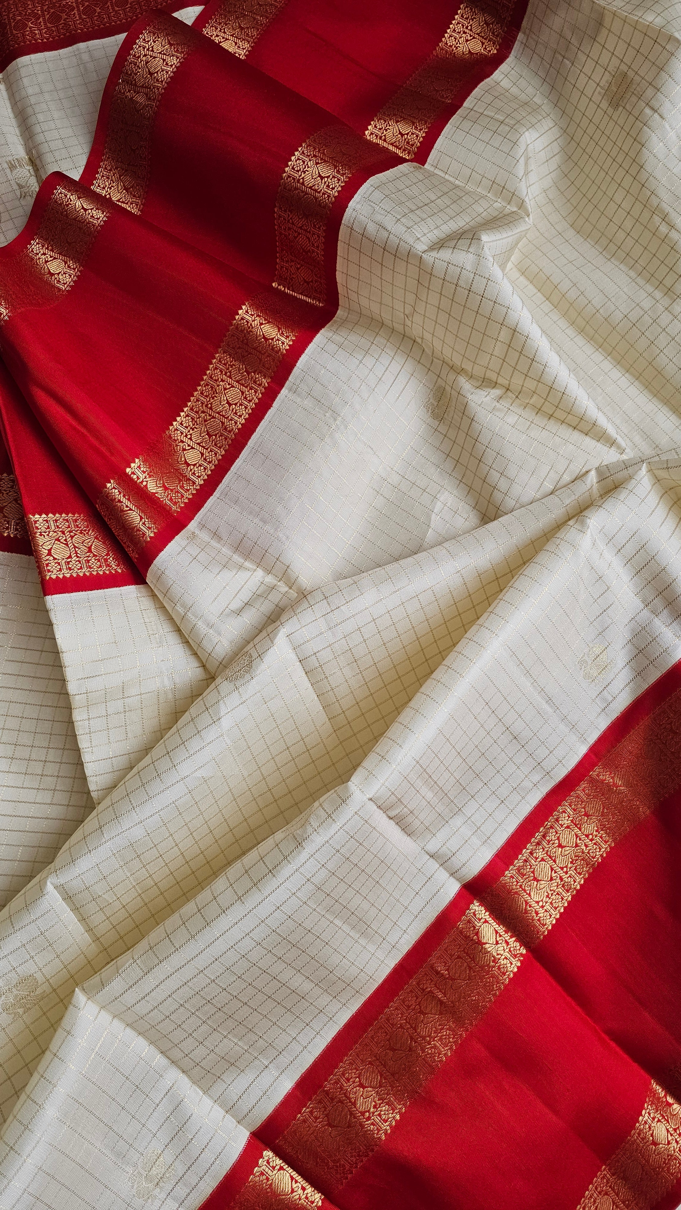 Traditional Ivory checkered Kanchipuram with Red Rettai Pettu border