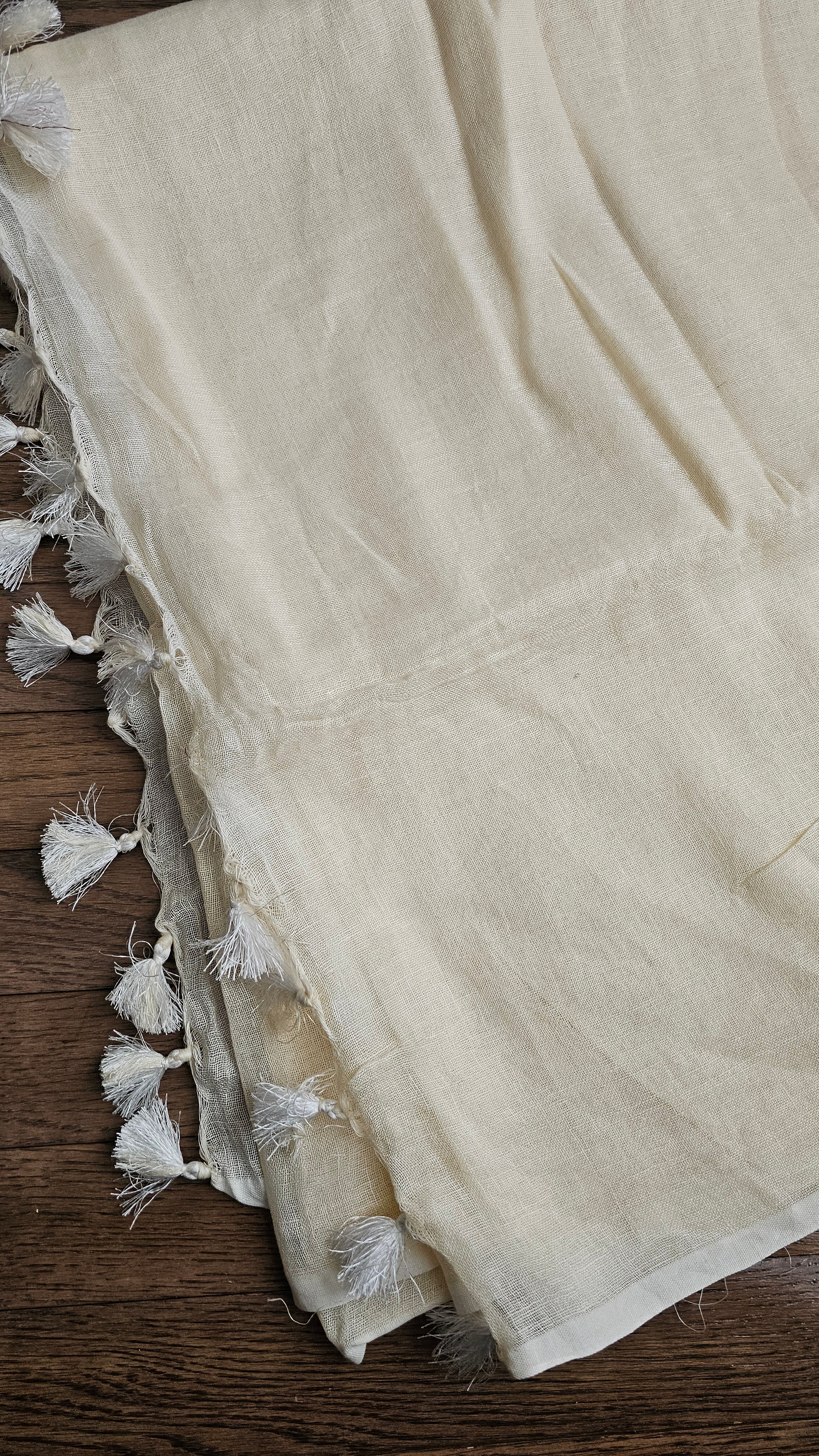 Ivory borderless Linen Saree